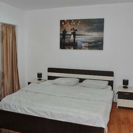Mario Apartments Resita Luaran gambar