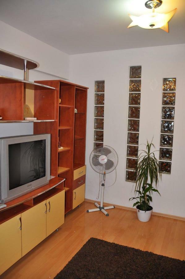 Mario Apartments Resita Luaran gambar