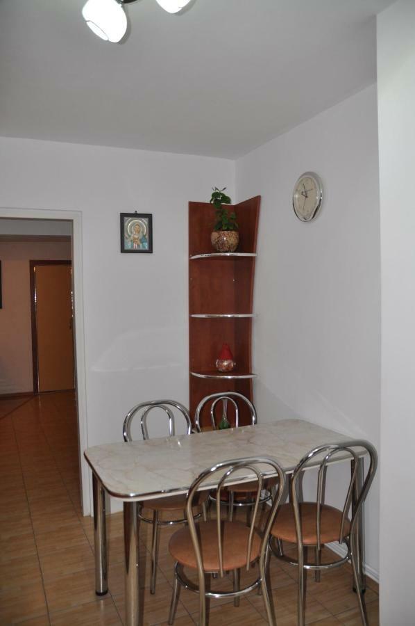 Mario Apartments Resita Luaran gambar