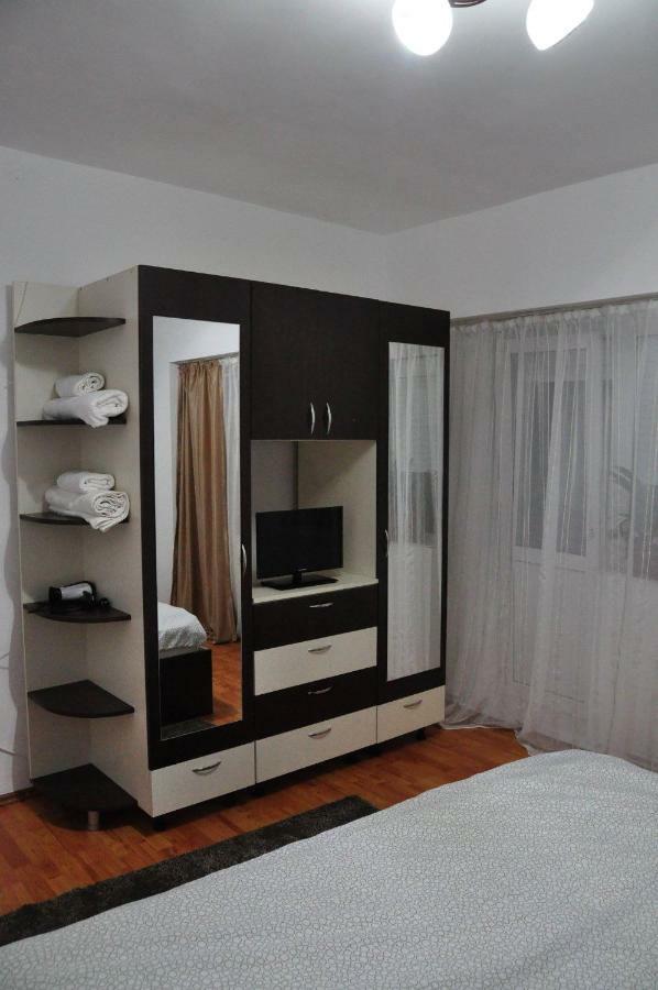 Mario Apartments Resita Luaran gambar